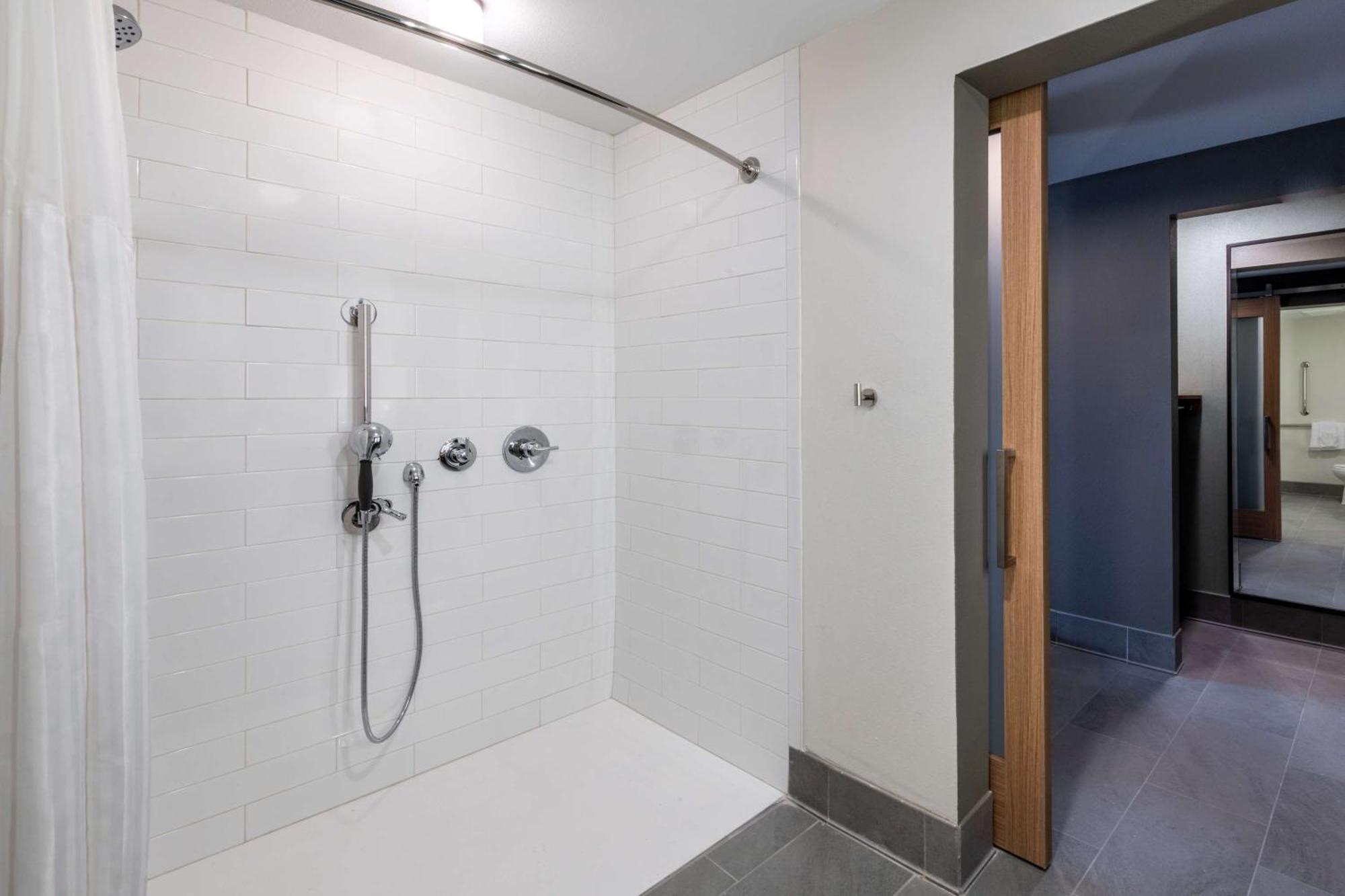 Hilton Garden Inn Лонґмонт Екстер'єр фото