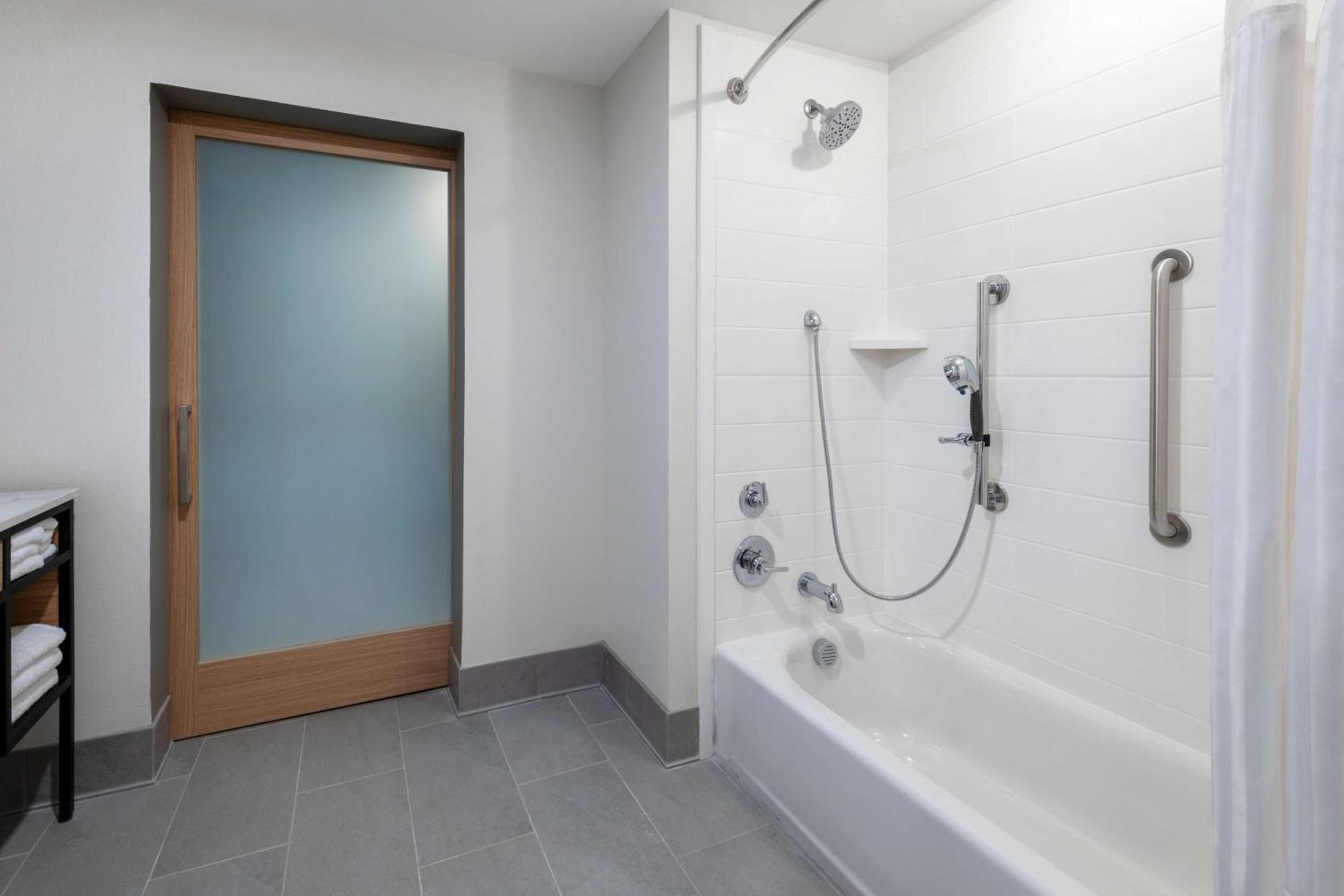 Hilton Garden Inn Лонґмонт Екстер'єр фото