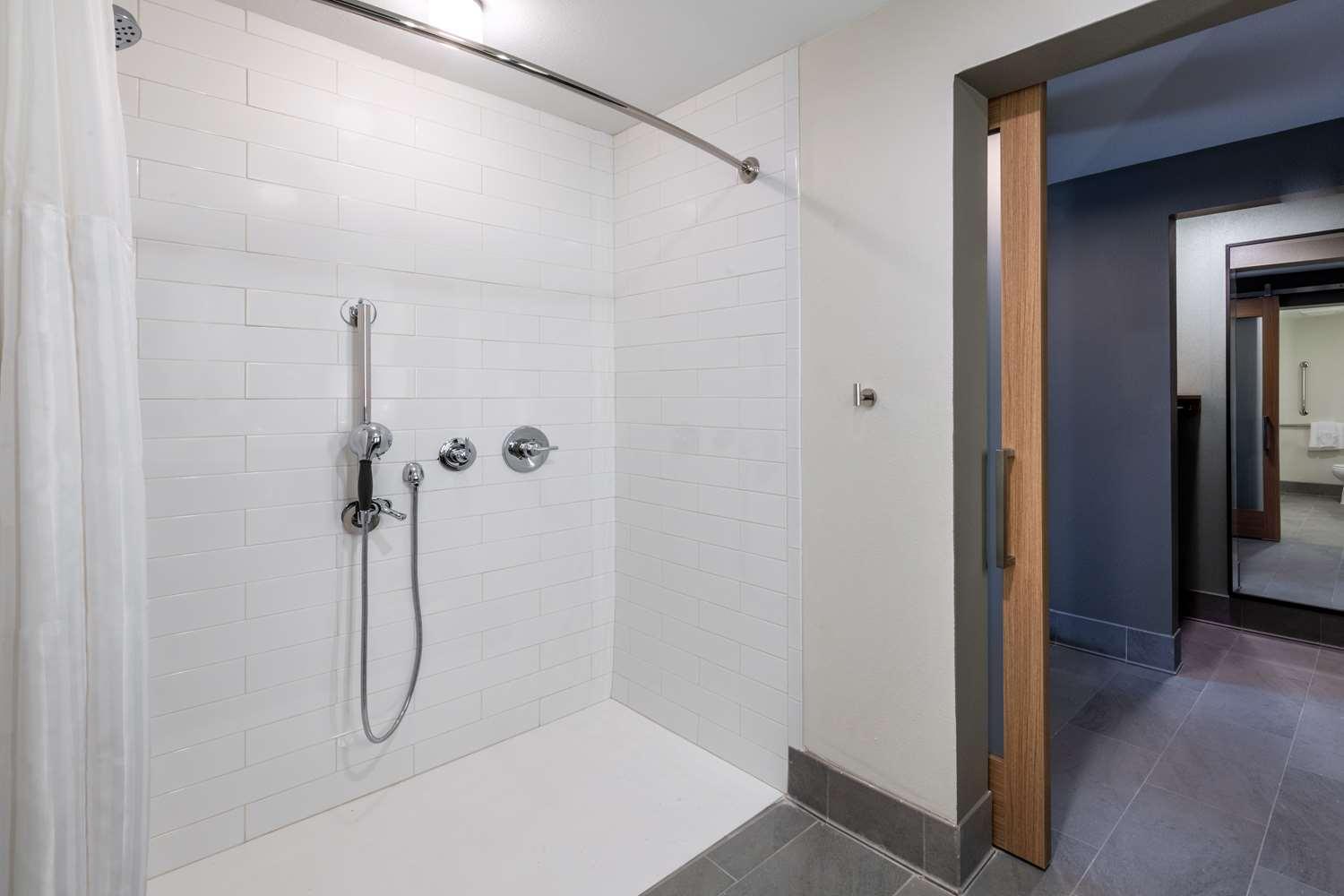 Hilton Garden Inn Лонґмонт Екстер'єр фото