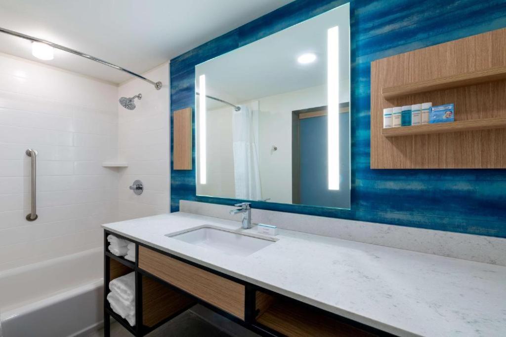 Hilton Garden Inn Лонґмонт Екстер'єр фото